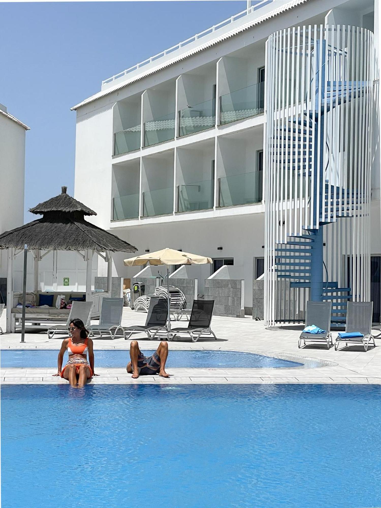 เซิร์ฟฟิง คัลเลอร์ อปาร์ตาเมนโตส Apartment คอร์ราเลโฮ ภายนอก รูปภาพ